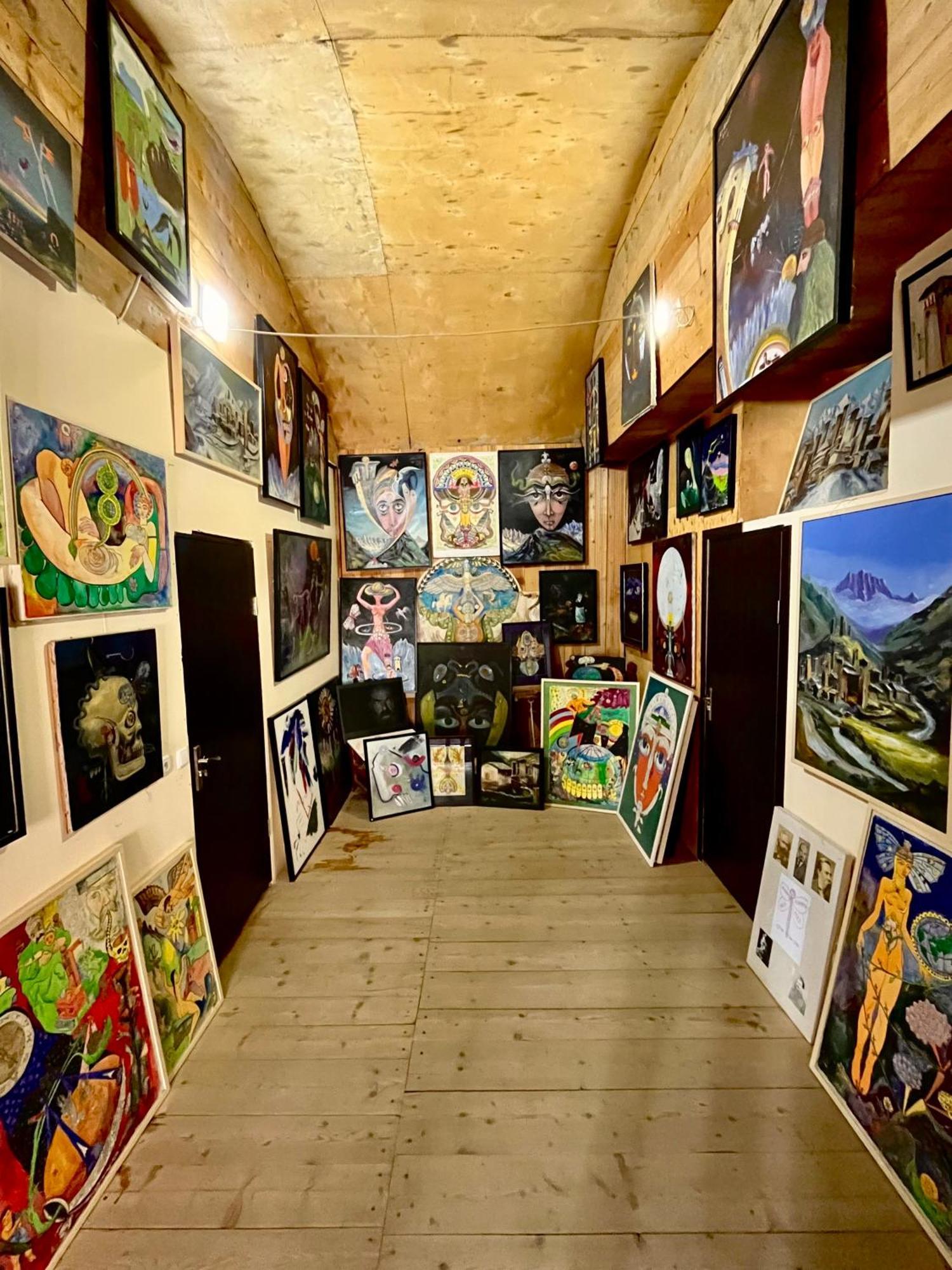 Hotel Gamarjoba Guest And Art House Uschguli Exterior foto