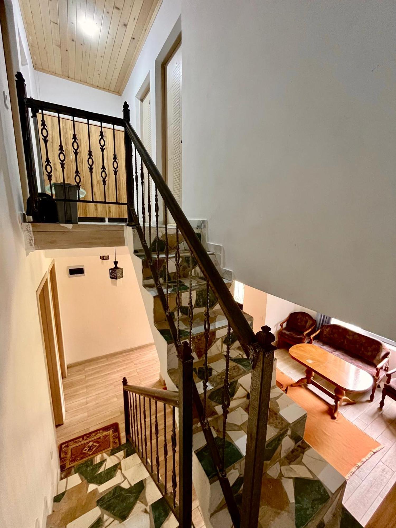 Hotel Gamarjoba Guest And Art House Uschguli Exterior foto