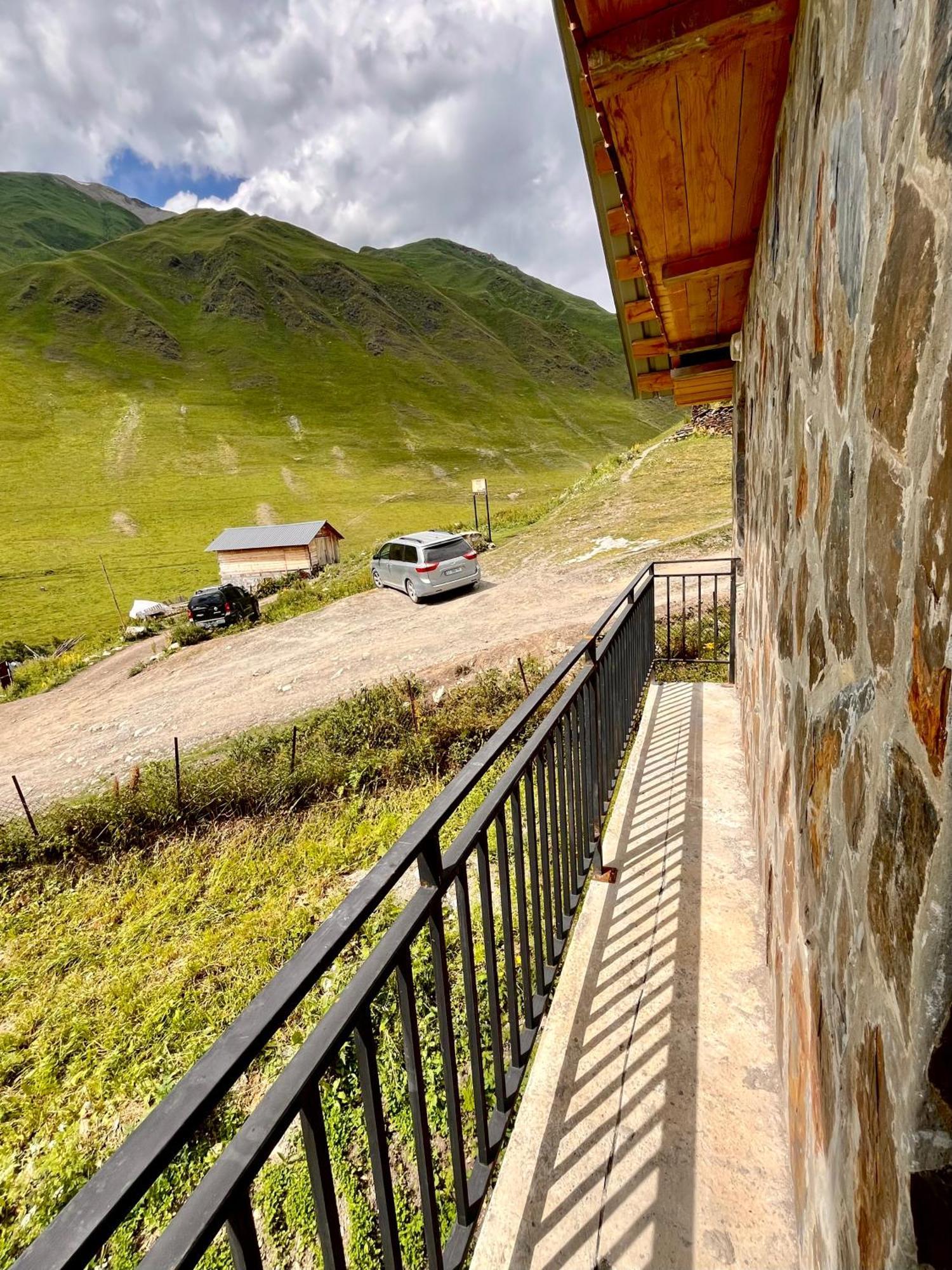 Hotel Gamarjoba Guest And Art House Uschguli Exterior foto
