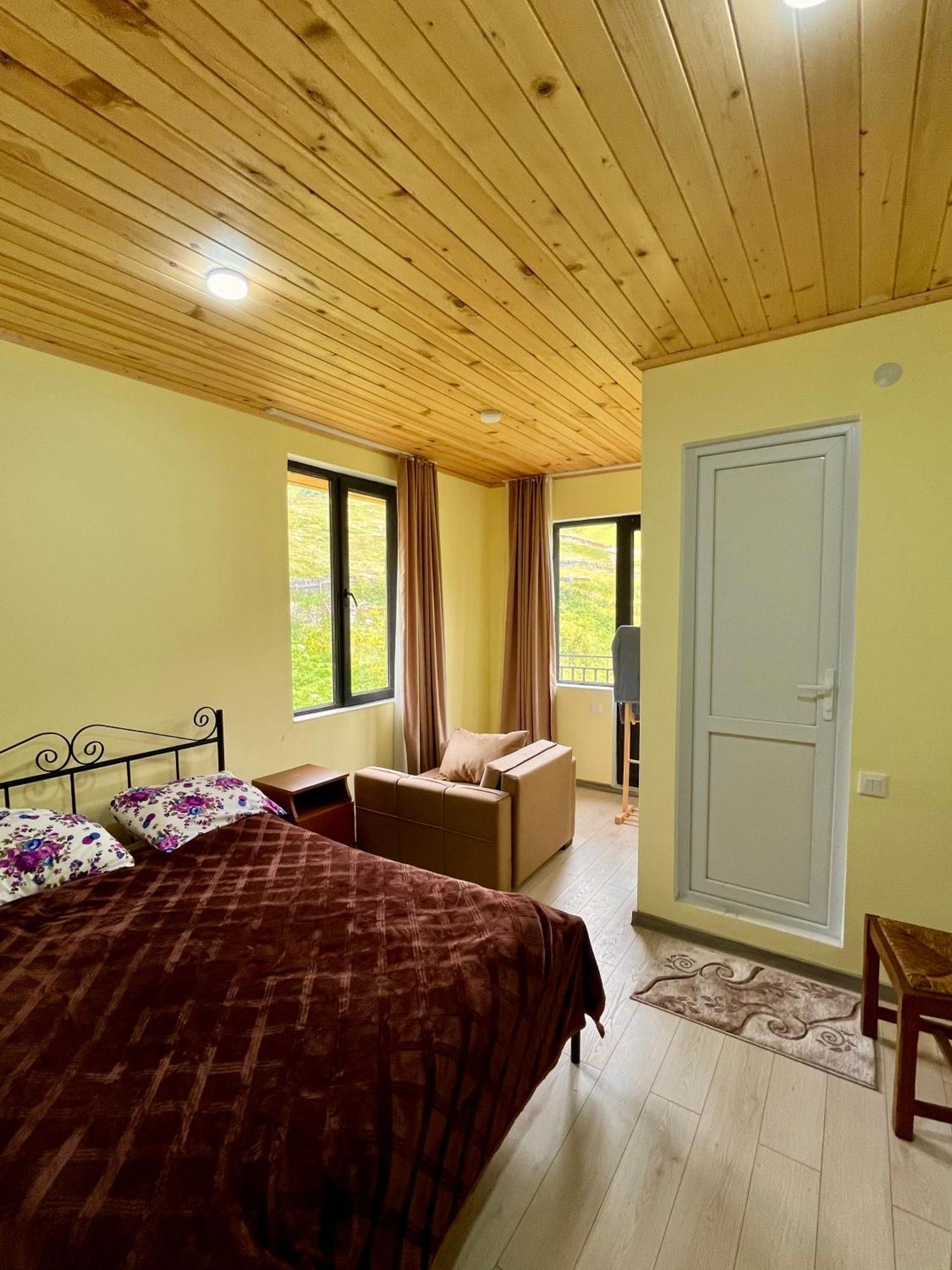 Hotel Gamarjoba Guest And Art House Uschguli Exterior foto