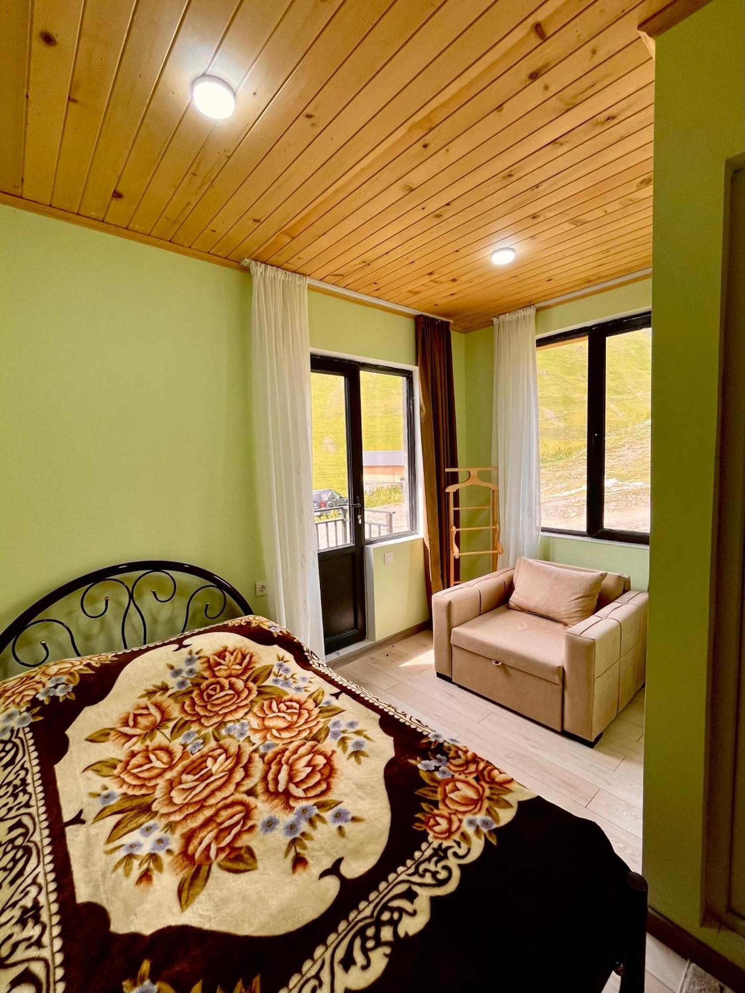 Hotel Gamarjoba Guest And Art House Uschguli Exterior foto